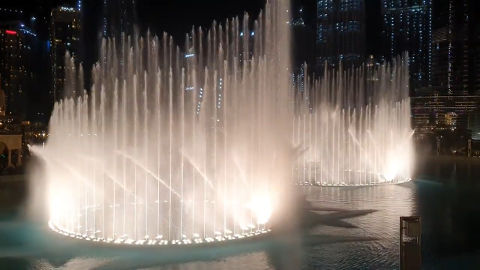 Dubai fountain at full spread with lights